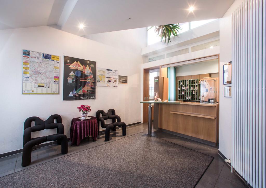 Hotel An Der Waldstrasse Groß-Zimmern エクステリア 写真